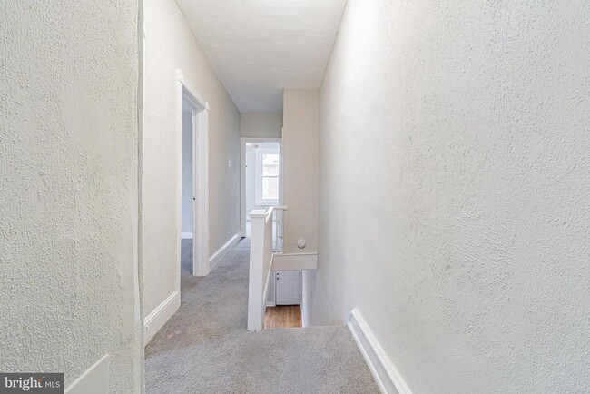 Building Photo - 1528 S Hollywood St