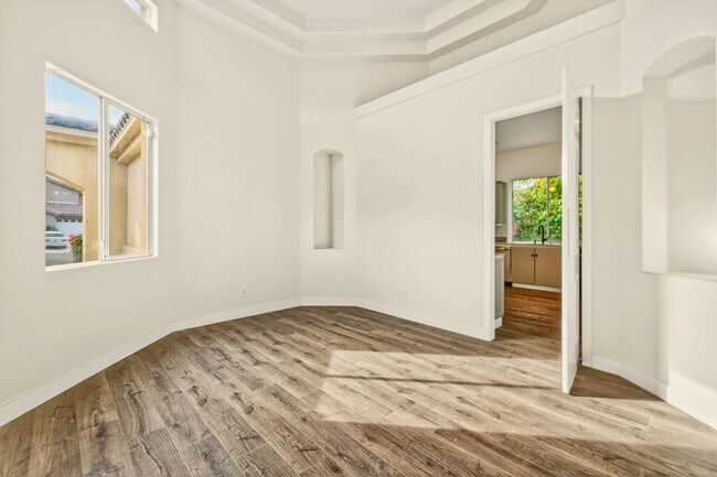 Building Photo - 6 Queens Ct