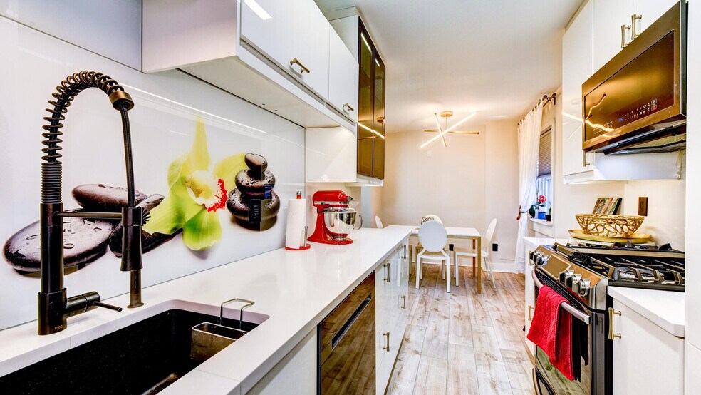 Custom Kitchen - 1504 W Terrace Cir