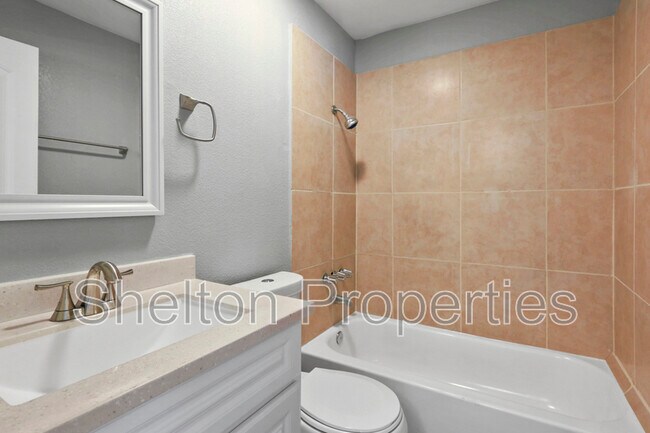 Building Photo - 1747 E Virginia Ave