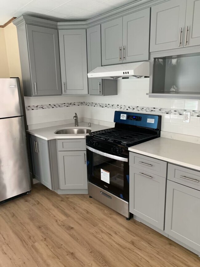 Building Photo - 51 Beacon St