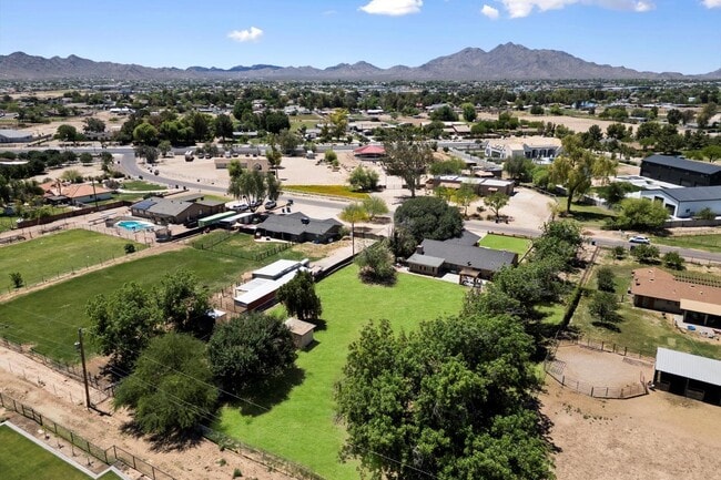 Building Photo - 23265 Vía Del Arroyo