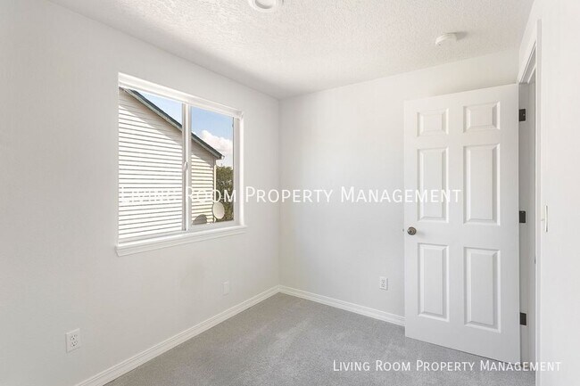 Building Photo - 5232 SE 64th Ave