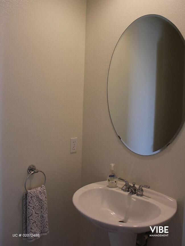 Building Photo - Beautifully updated Verdigris 3 bedroom Single Family Home with Sunset Views!