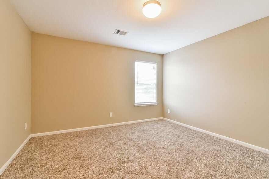 Building Photo - 2703 Sleepy Knoll Dr