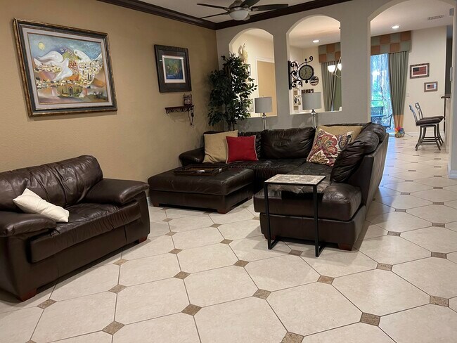 Building Photo - 4991 Bonsai Cir