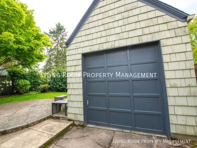 Building Photo - 3023 NE 44th Ave