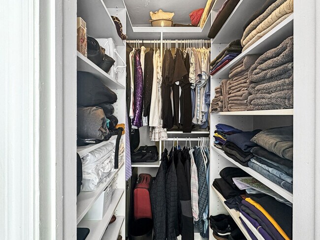 Building Photo - 280 SE 3rd Ave