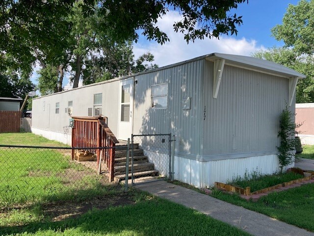 Primary Photo - 2900 Grand Ave