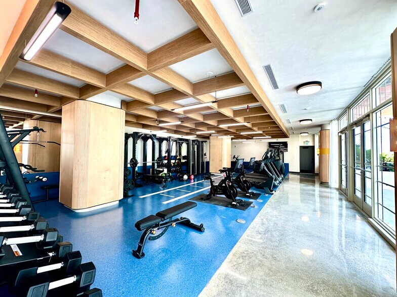 Building Photo - 1900 NW 1st Pl