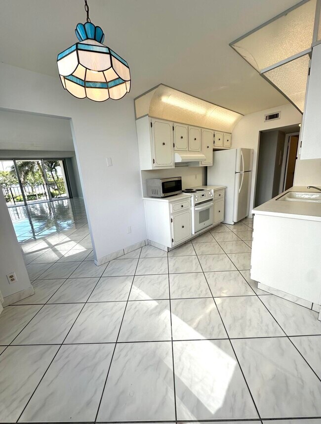 Building Photo - 1801 S Flagler Dr
