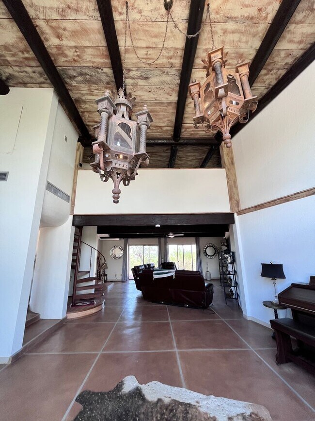 Building Photo - Catalina Foothills- 3 bedroom/ 3 bathroom ...