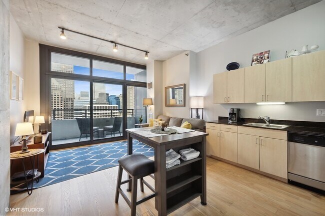 Building Photo - 235 W Van Buren St