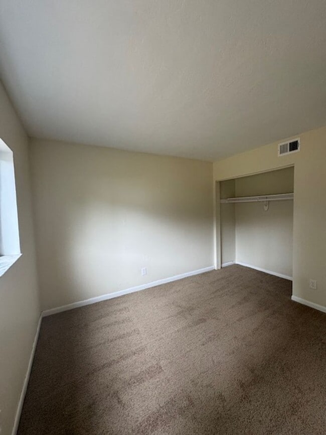 Building Photo - Holly Tree Condominiums