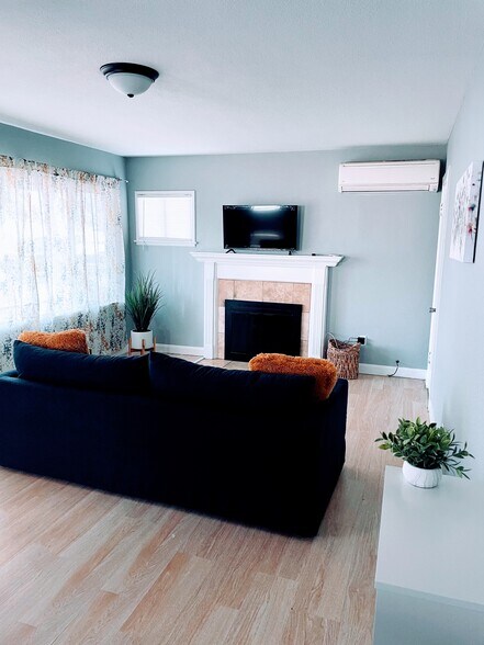 Living room - 292 E 42nd St