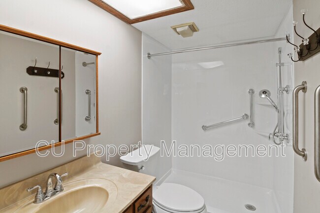 Building Photo - 1203 Dean Dr