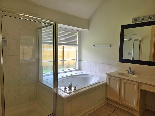 Building Photo - 4515 Oak Valley Dr