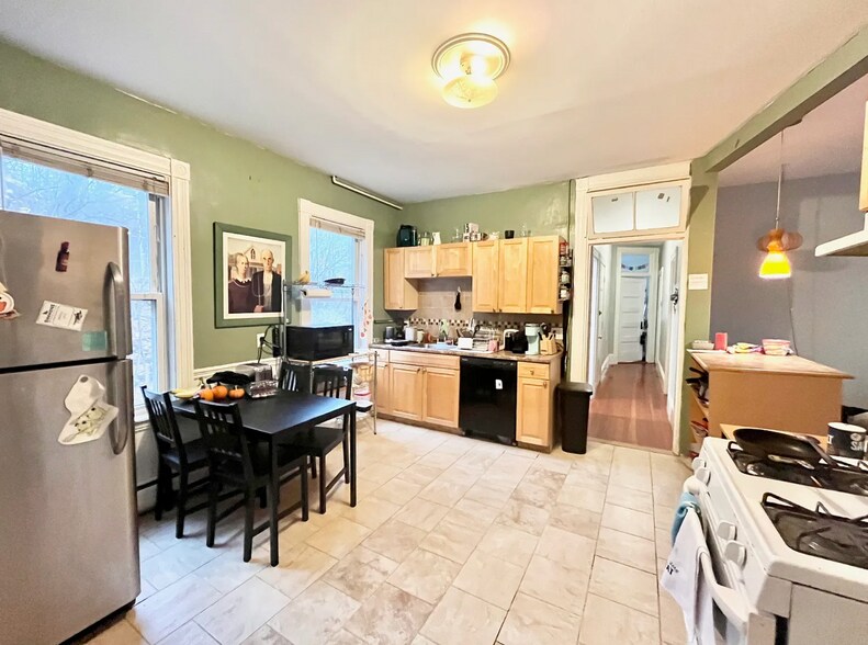 Building Photo - 12 Bucknam St