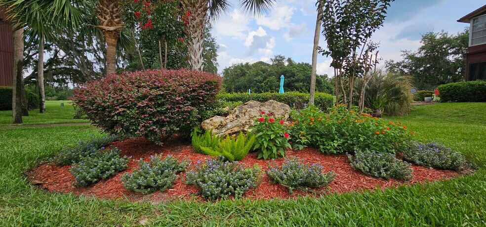 Building Photo - 682 Midway Dr
