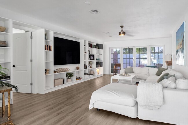 Building Photo - 2233 SE 15th St