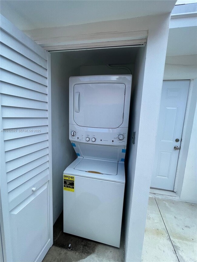 Building Photo - 1910 Thomas St