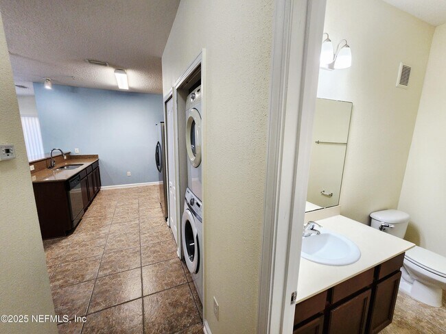 Building Photo - 4991 Key Lime Dr