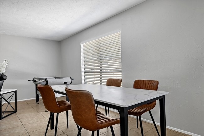 Building Photo - 4350 Kacee Dr