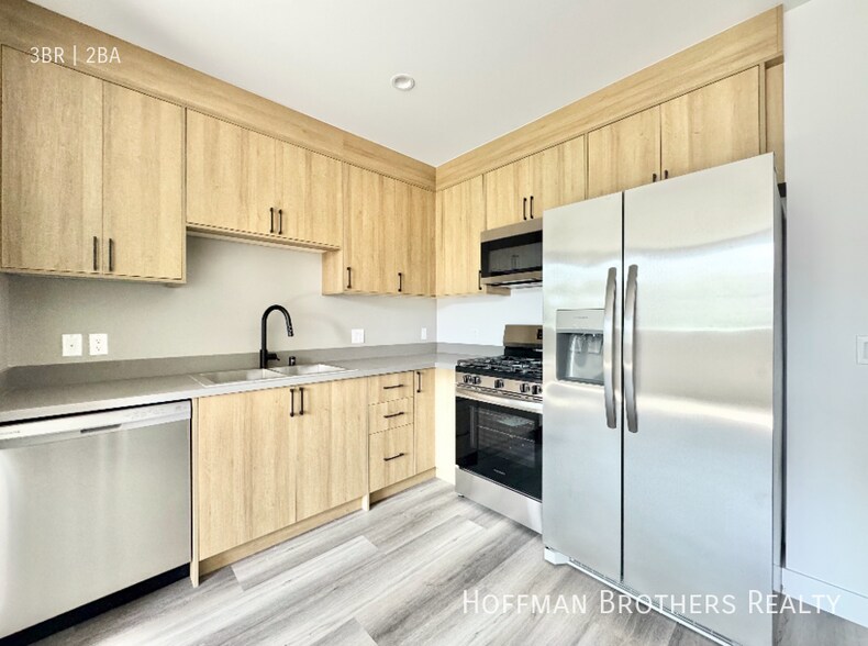 Building Photo - 10806 Blix St