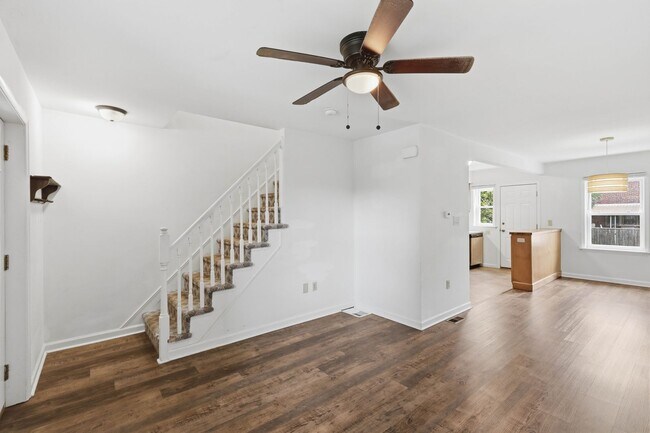 Building Photo - Cozy 2 Bedroom House Available Now!