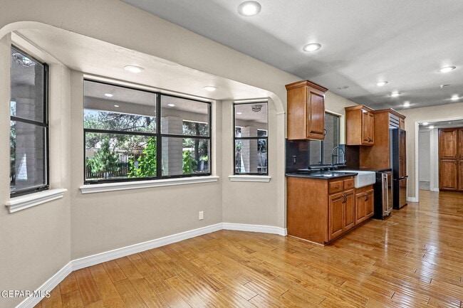 Building Photo - 5109 Memory Dr