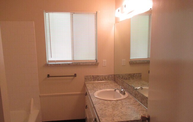 Building Photo - Beautiful 3 Bed 2 Bath home in South Hill Puyallup