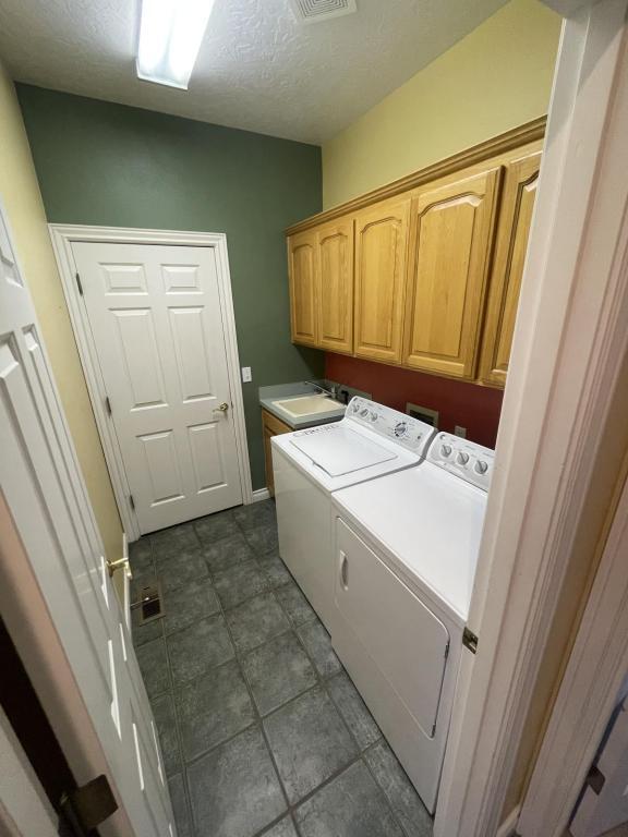 Building Photo - 2245 NW Park Terrace