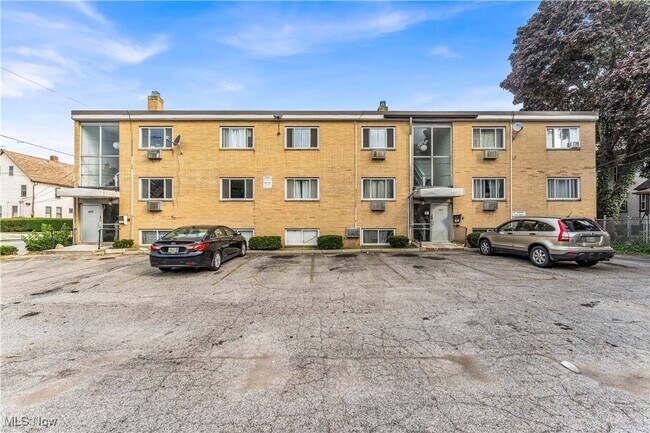 Primary Photo - 1415 Wyandotte Ave