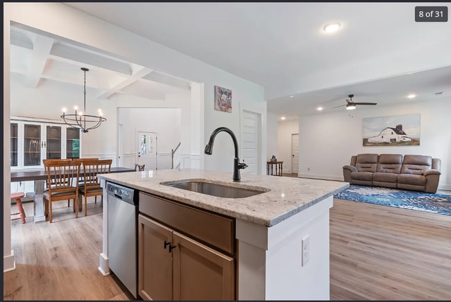 Building Photo - 6643 White Oak Ln