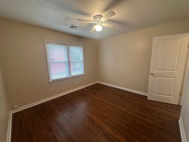 Building Photo - 332 Babb Dr