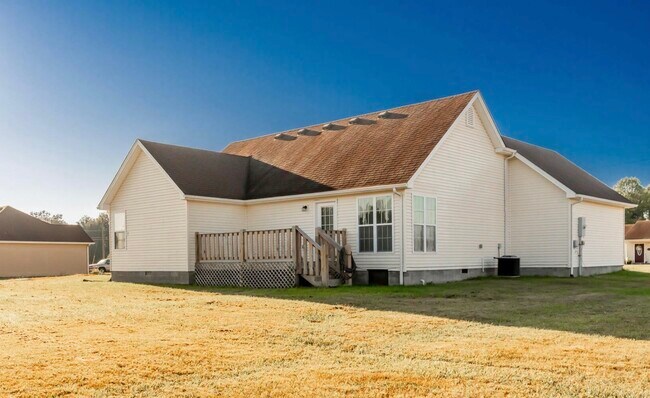 Building Photo - 15 Goldenrod Dr