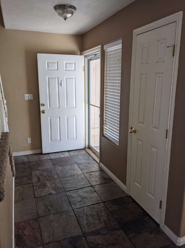 Building Photo - 3-Bed Townhouse in Saint George with Spacious 1400 Sq Ft Layout "