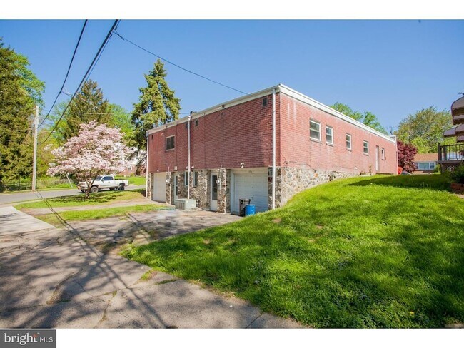 Building Photo - 176 Juniper Rd