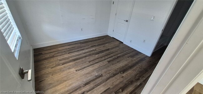 Building Photo - 404 N Ridgewood Dr
