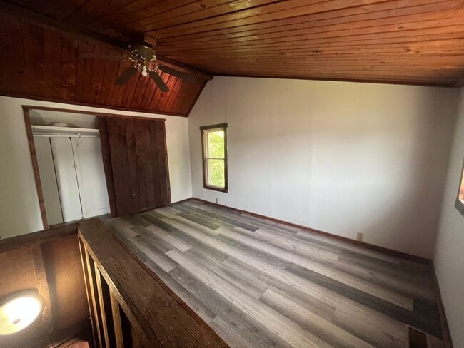 Building Photo - 3 Bedroom House!