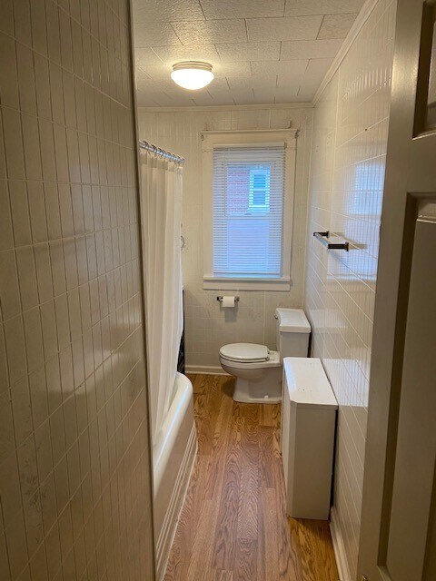 Bathroom - 229 W Caracas Ave