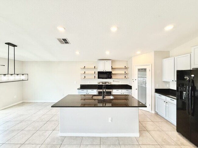 Building Photo - 17134 White Mangrove Dr