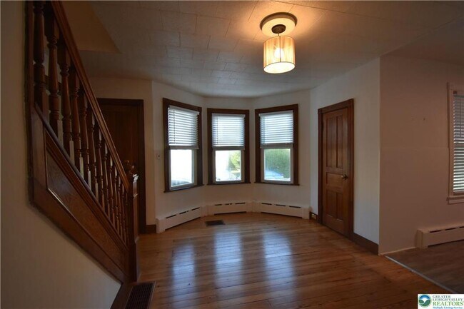 Building Photo - 204 N 9th St