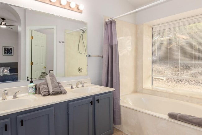 Building Photo - 15647 E Richwood Ave