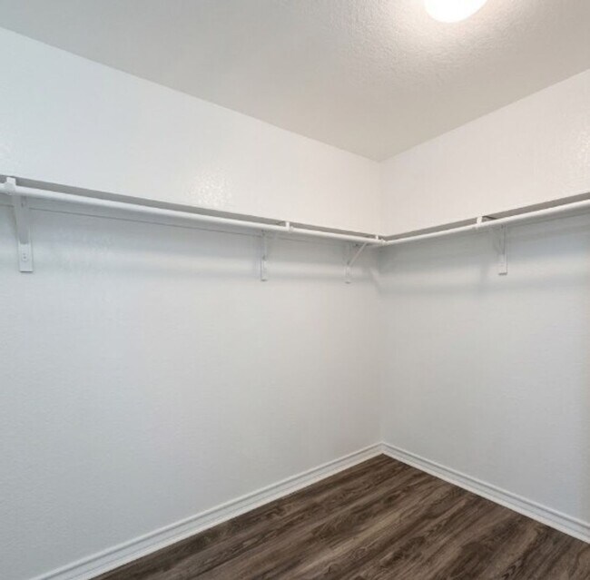 Building Photo - 1806 Los Olivios Wy