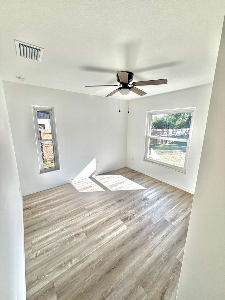 room 2 - 21414 SW Honeysuckle St