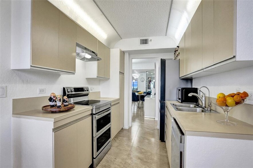 Building Photo - 1201 S Ocean Dr