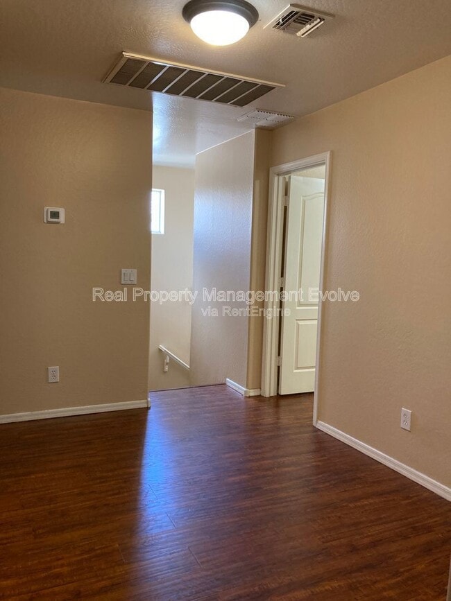 Building Photo - 4059 E Carla Vista Dr