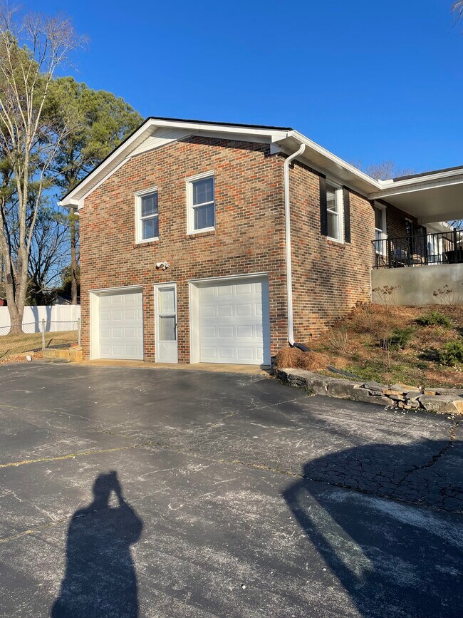 Building Photo - Stonewall