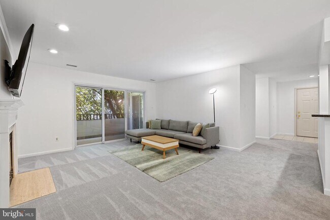 Building Photo - 7713 Lafayette Forest Dr
